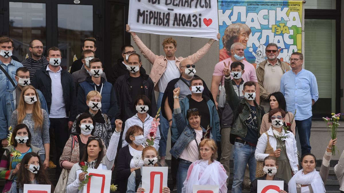 Bělorusko stávkuje, zapojila se automobilka i filharmonie